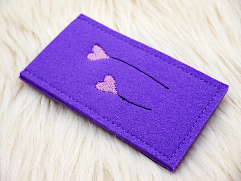 Etui für Tabletten | Pillenetui | Pillenhülle | Pillentasche lila aus Wollfilz bestickt